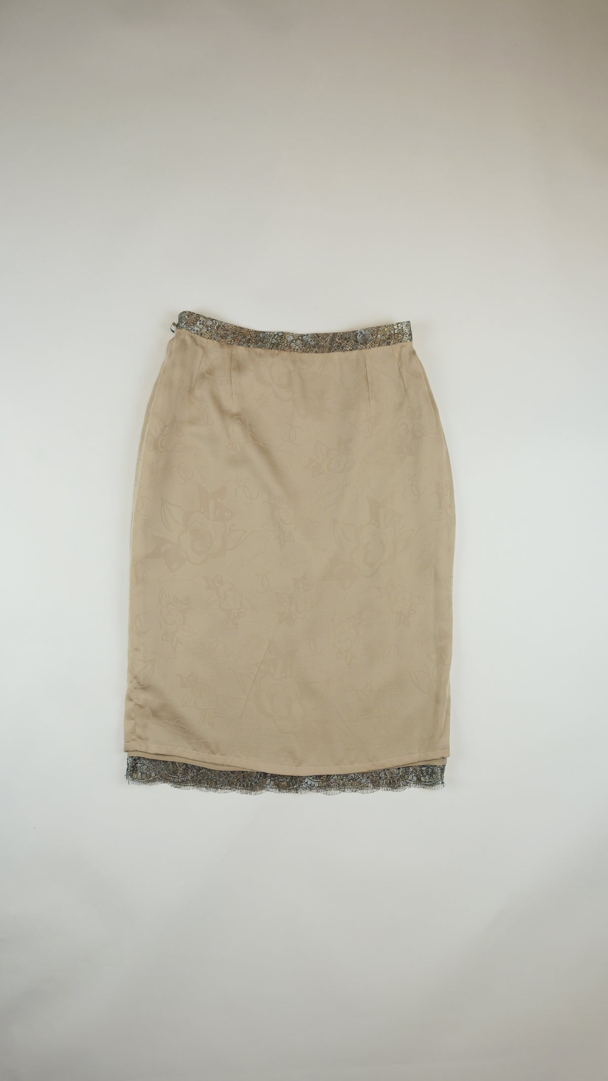 CHANEL Gold & Silver Lace Pencil Skirt: Shimmering Paisley Power – Luxe Legacy.