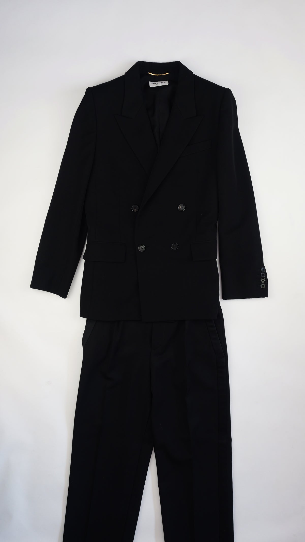 SAINT LAURENT smoking voor vrouwen: Iconische Le Smoking – Krachtige elegantie.