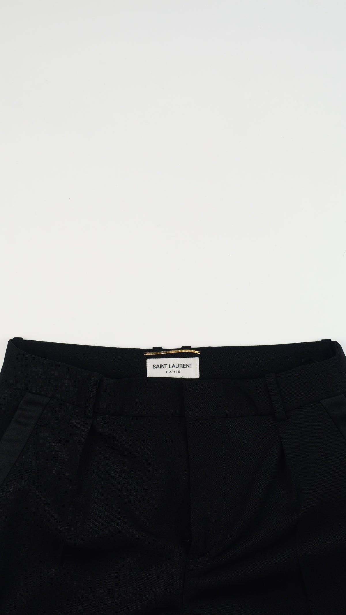 SAINT LAURENT smoking voor vrouwen: Iconische Le Smoking – Krachtige elegantie.