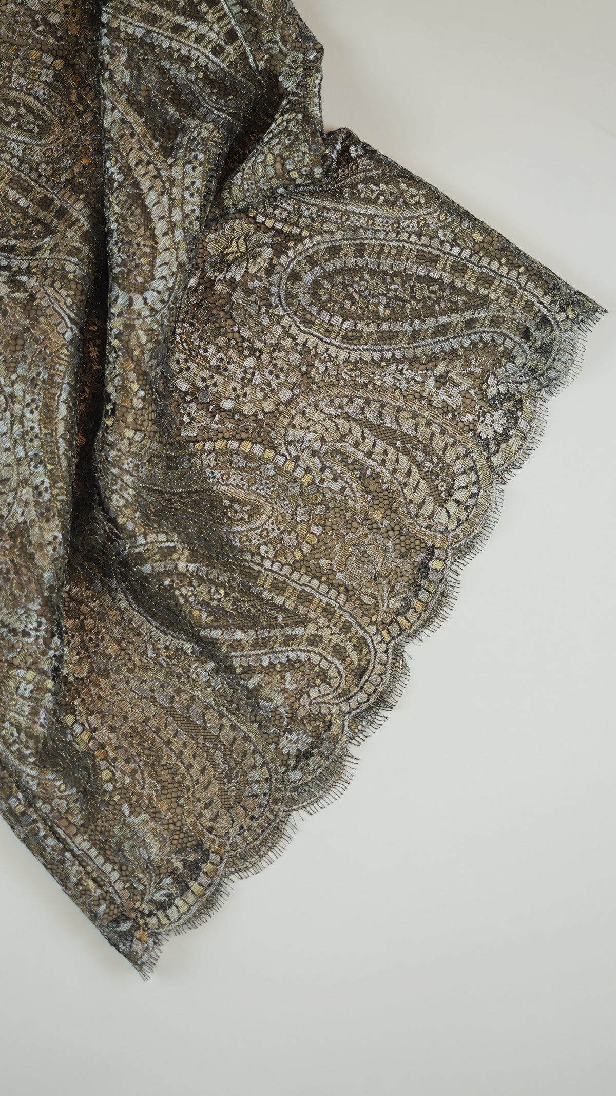 CHANEL Gold & Silver Lace Pencil Skirt: Shimmering Paisley Power – Luxe Legacy.