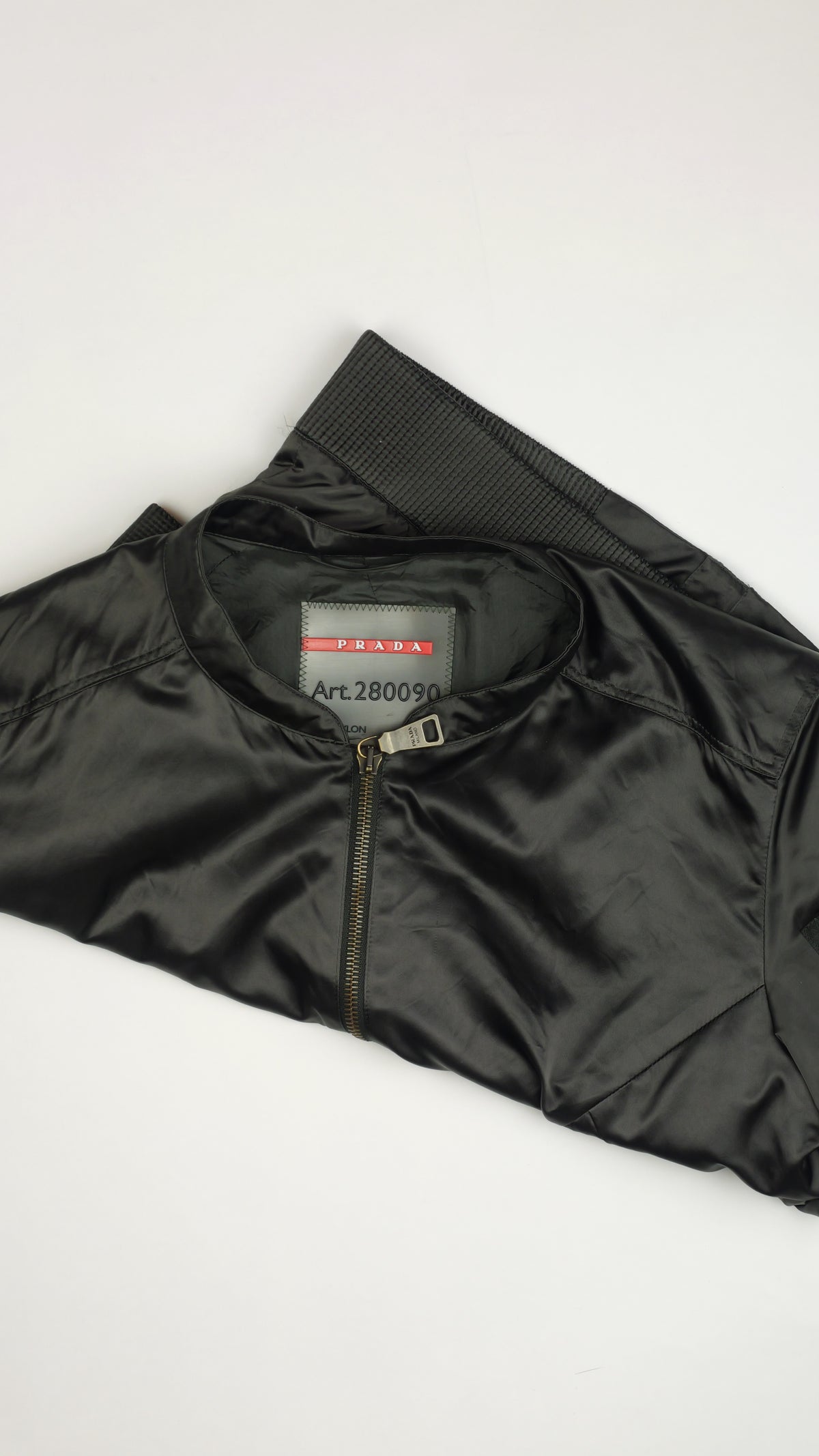 PRADA Nylon Bomberjack — Cropped, Kaki-Olijf